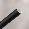 Macrofoto van een zwart papieren rietje met zichtbare papierstructuur en opgerolde naad. De close-up toont de witte binnenzijde en de hoogwaardige afwerking van het duurzame drinkrietje.