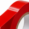 Extreme close-up van rood PVC sluit tape met focus op de glanzende afwerking, materiaalstructuur en flexibele tape-opbouw.