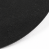 Extreme macro-opname van Meat Saver papier 65 g/m² rond zwart Ø 120 mm. De detailfoto toont de fijne papiervezels, matte oppervlaktestructuur en nauwkeurig gestanste rand van het absorberende verpakkingspapier voor vleesproducten.