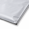 Detailfoto van een LDPE verzendzak met dubbele plakstrip, ingezoomd op de onderhoek van de zak. De close-up laat de sterke lasnaden, de gladde LDPE-folie en de nette afwerking zien, wat bijdraagt aan een stevige en betrouwbare verpakking voor het verzende